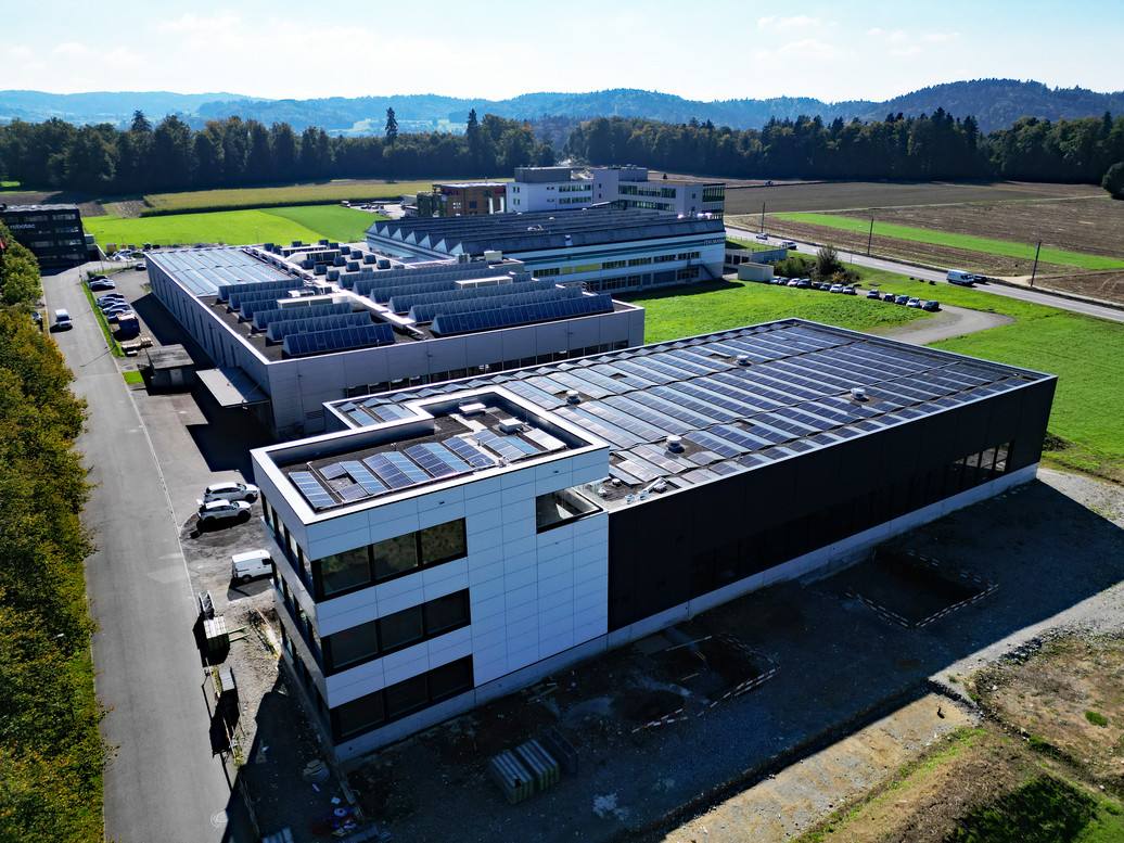 [Translate to CN:] Neue Montagehalle und Tower